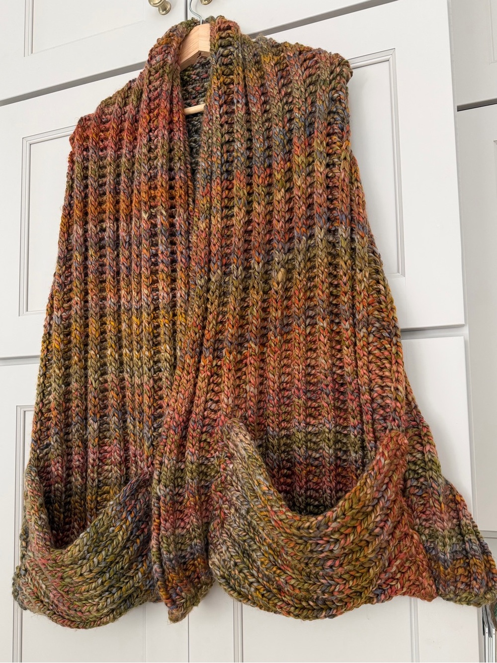 🧶 Hand crocheted pocket shawl